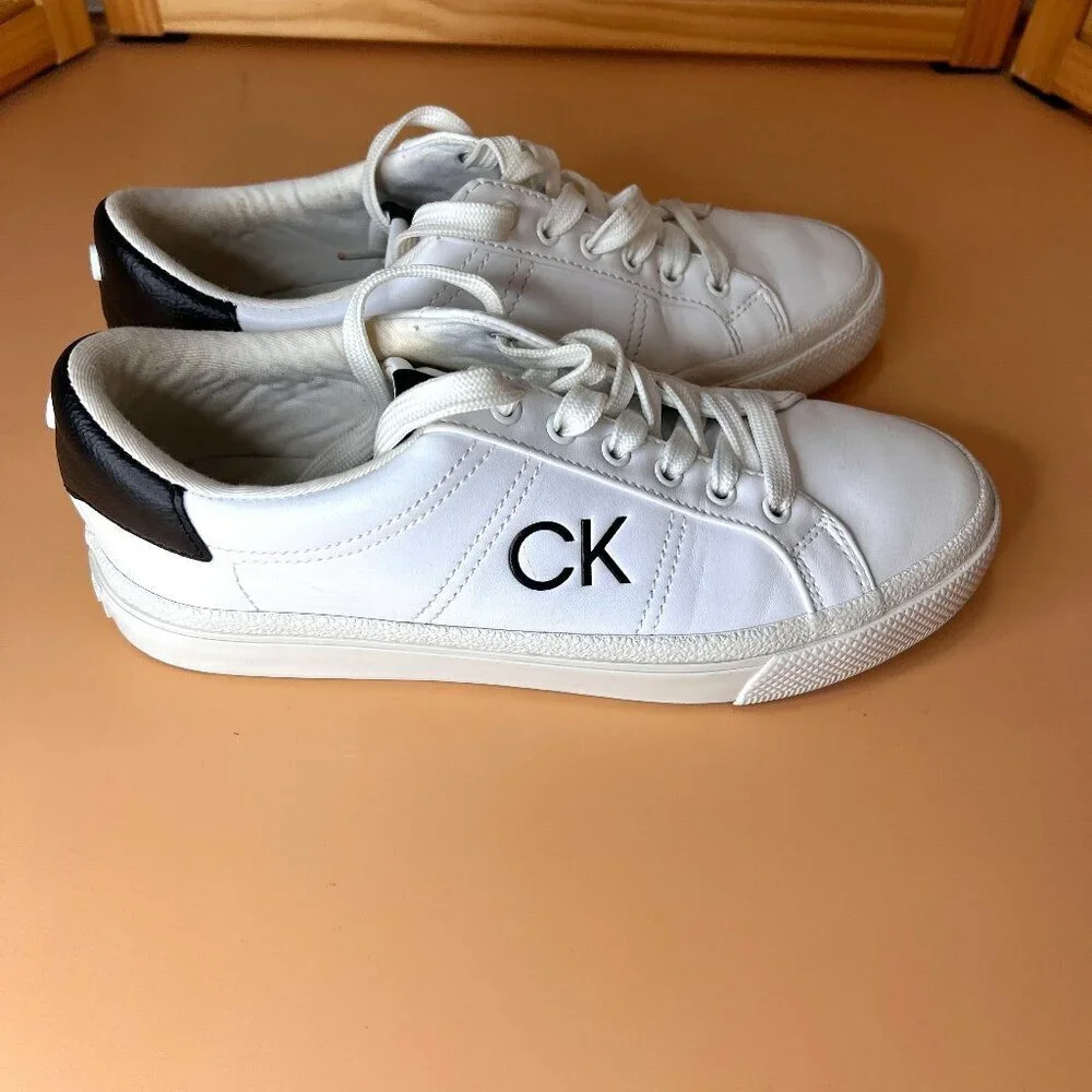 Calvin Klein Womens Claire Casual Fashion Sneakers Size 7 White Black Low Top